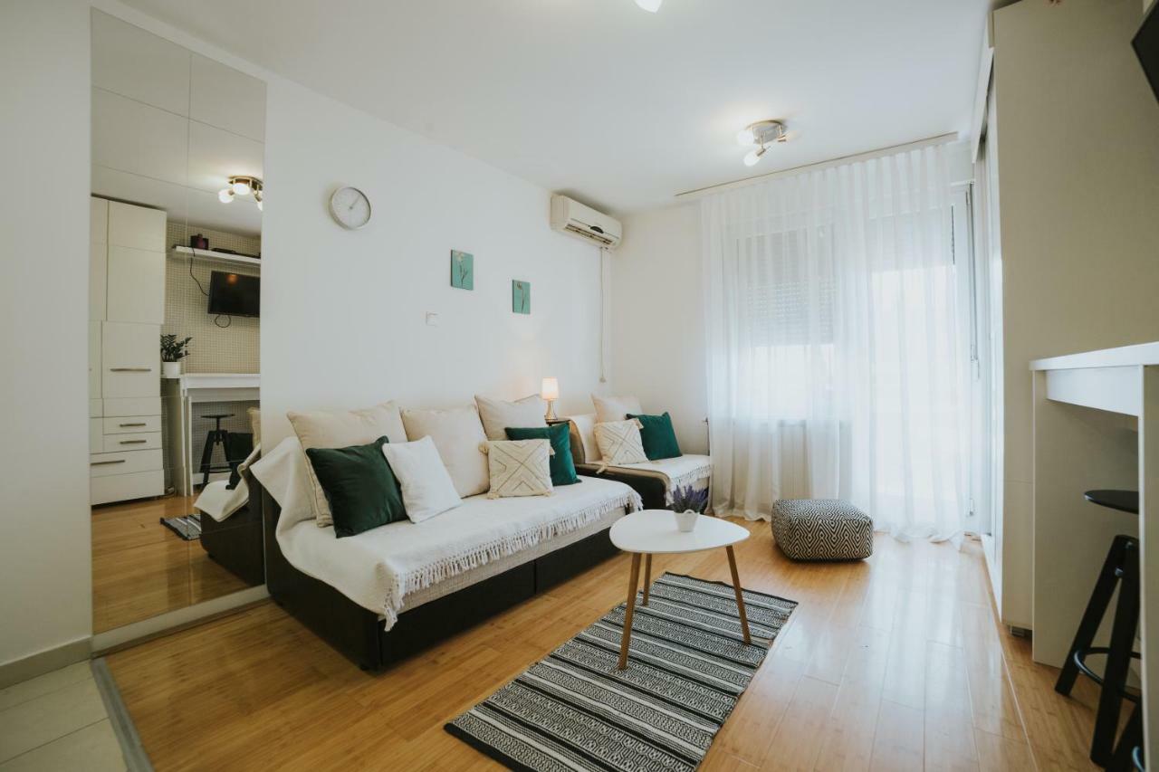 Mimika Apartman Apartment โนวีซาด ภายนอก รูปภาพ